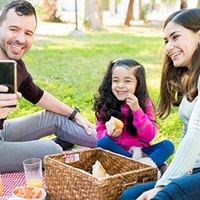 https://connect.bcbsnm.com/cfs-file/__key/communityserver-blogs-components-weblogfiles/00-00-00-00-09/family_2D00_picnic_2D00_in_2D00_park_2D00_taking_2D00_selfie.jpg