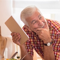https://connect.bcbsnm.com/cfs-file/__key/communityserver-blogs-components-weblogfiles/00-00-00-00-17/Senior-Couple-Smart-Device-GDP.jpg