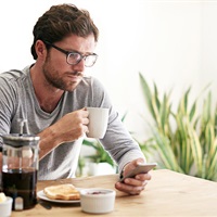 https://connect.bcbsnm.com/cfs-file/__key/communityserver-blogs-components-weblogfiles/00-00-00-00-05/manonmobile.jpg